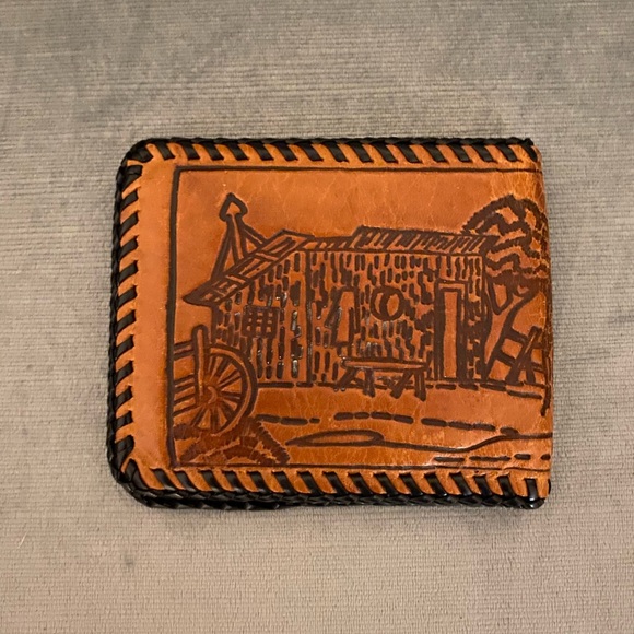 Vintage handcrafted men’s wallet no callouts 4” x 4.5” closed,whipstitched edges - Picture 3 of 11